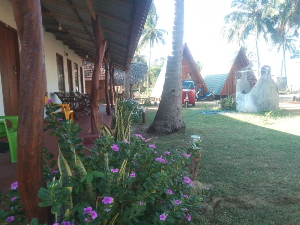Nilaveli Sheen Coast Trincomalee Exterior foto