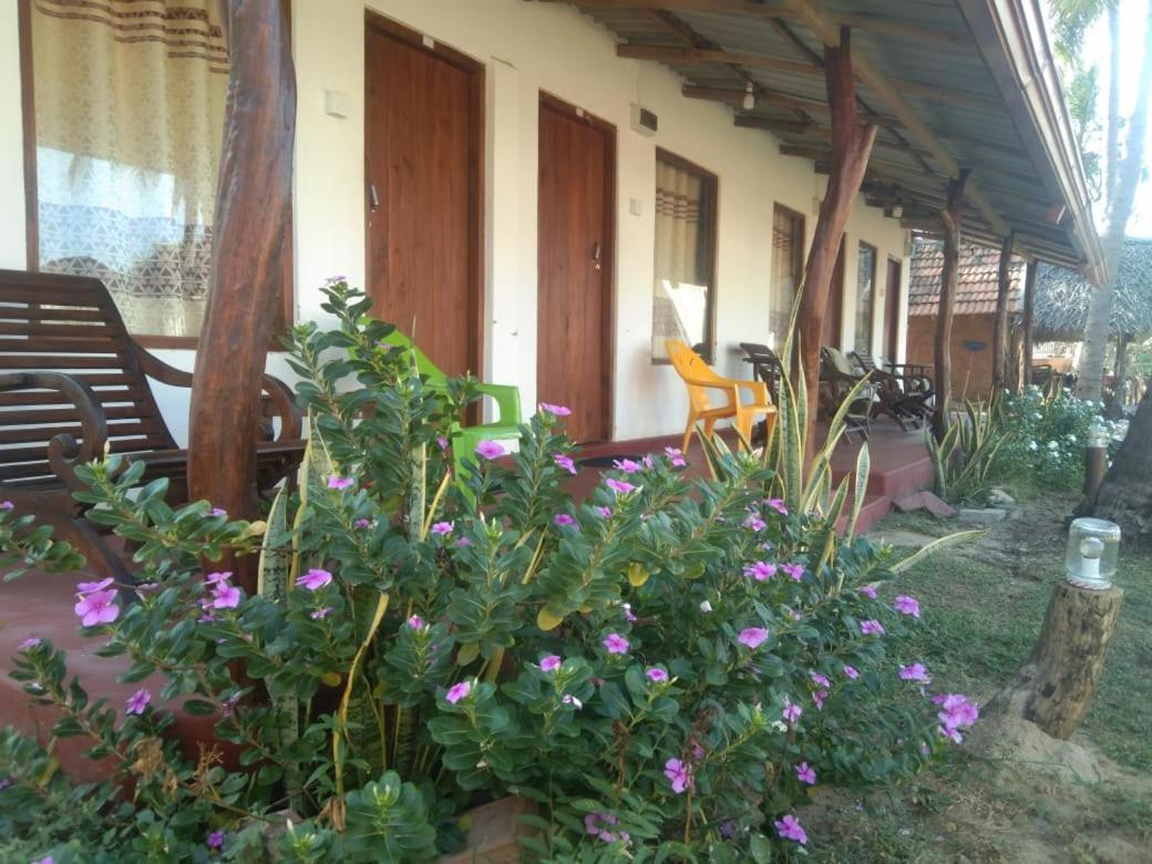 Nilaveli Sheen Coast Trincomalee Exterior foto